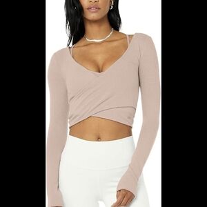 ALO Yoga Amelia Luxe Long Sleeve Crop Top in Nectar XS